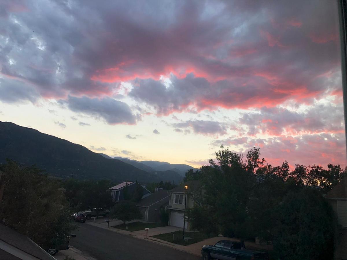 A Colorado Room With A View - King Colorado Springs Exterior photo