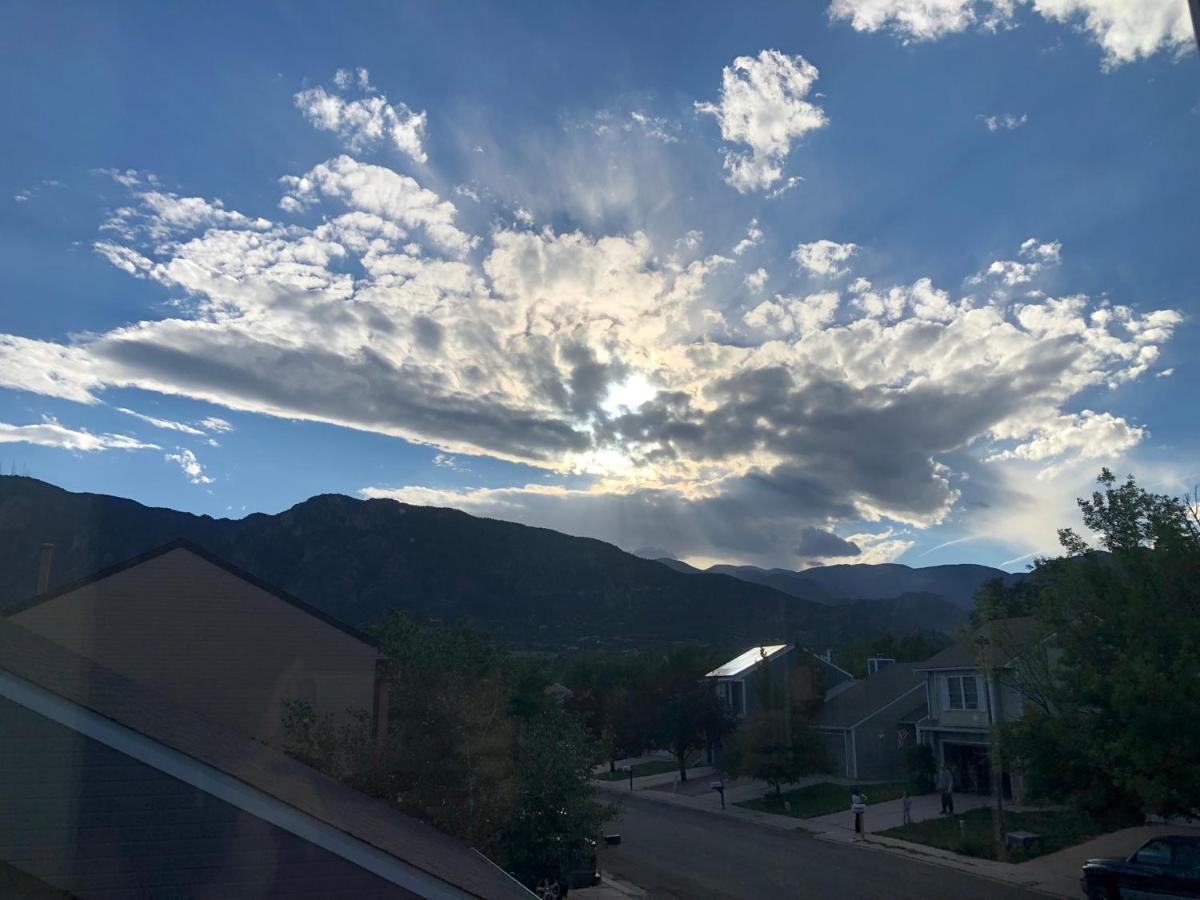 A Colorado Room With A View - King Colorado Springs Exterior photo