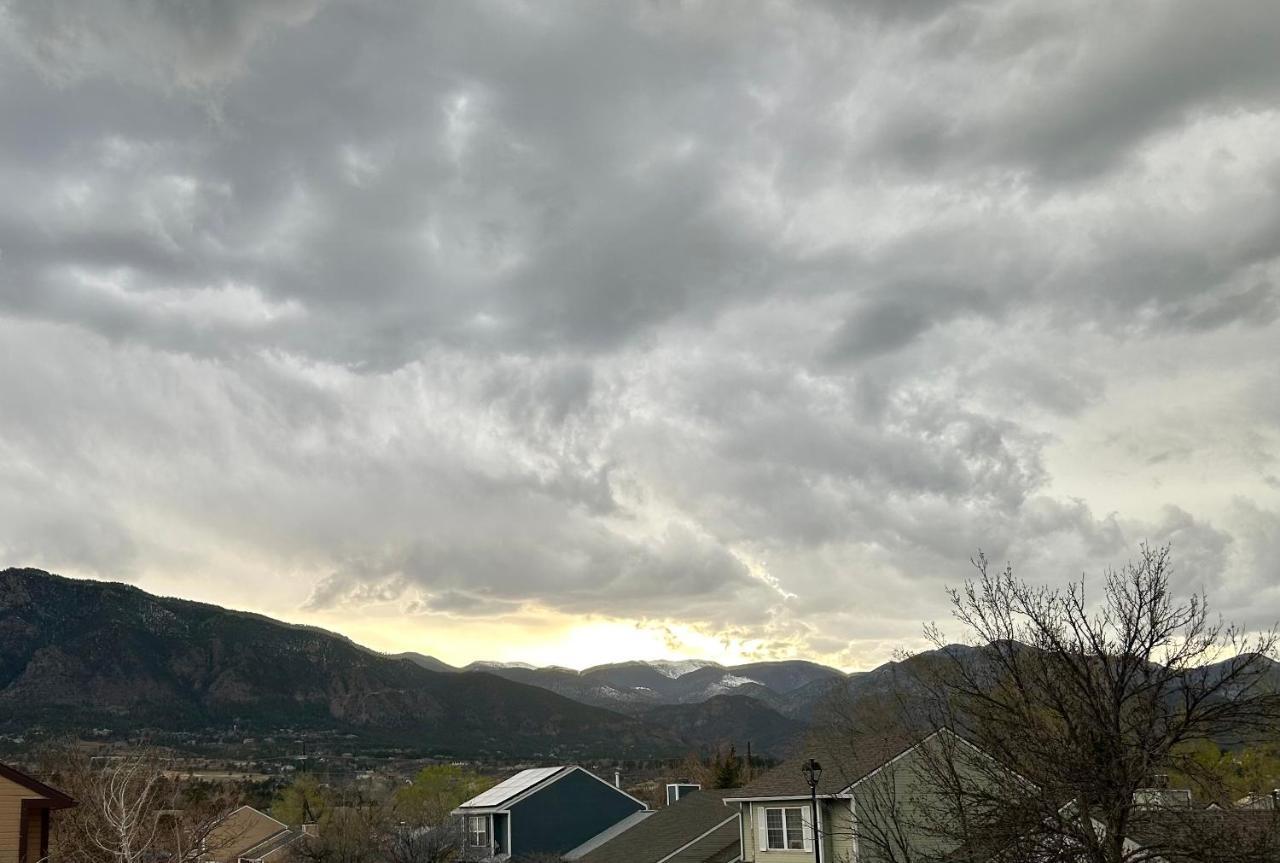 A Colorado Room With A View - King Colorado Springs Exterior photo